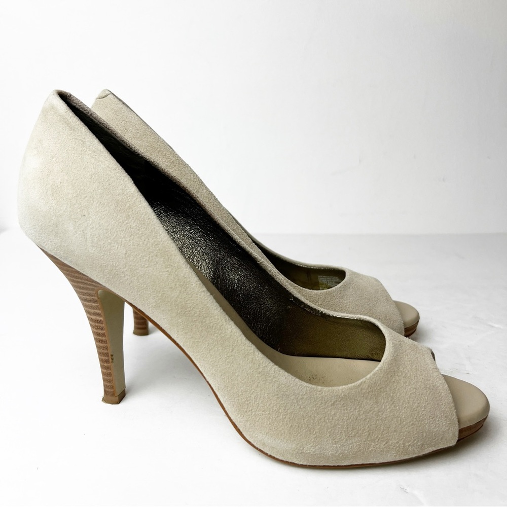 SZ 8.5 Banana Republic Suede Light Cream Peep Toe Heels